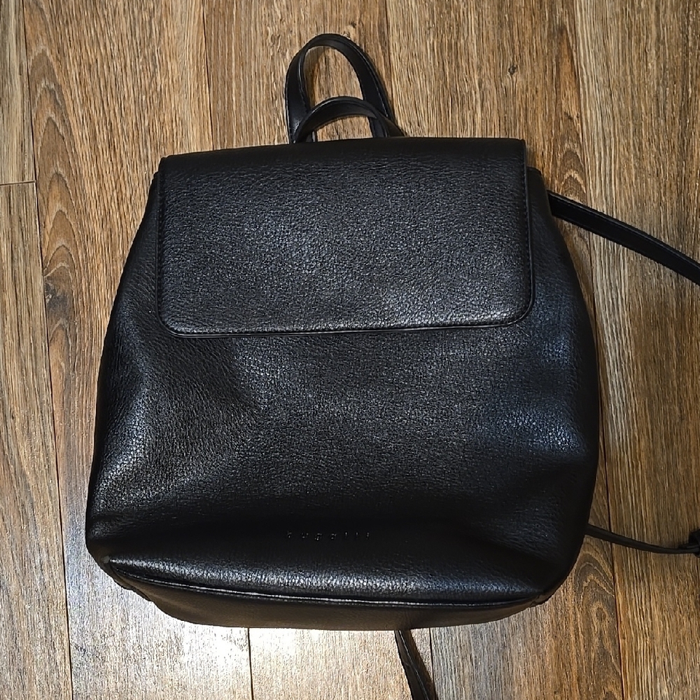 🟣 Black Leather Backpack